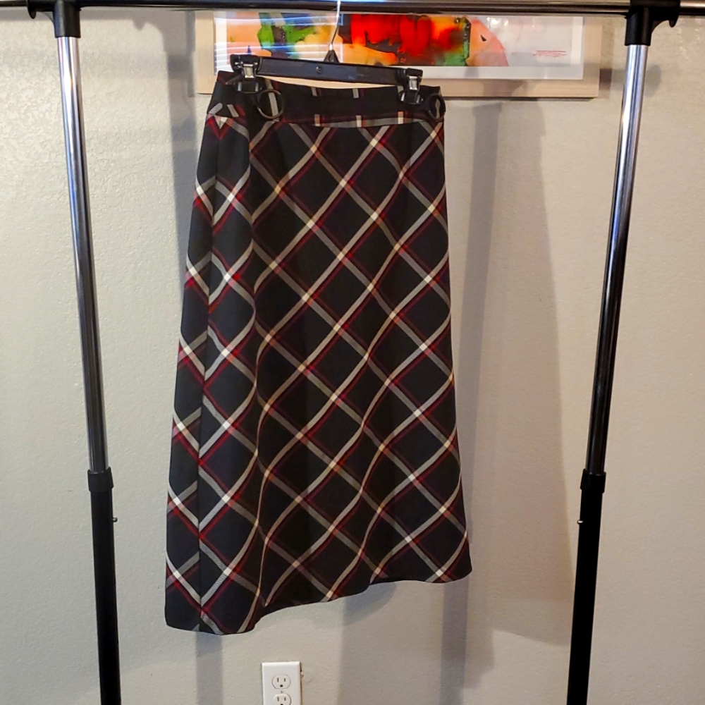 Vintage Versailles skirt. Size 6 red, black, white. platted built-in belt design